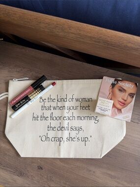 Inspirational Cosmetic bag with cosmetics